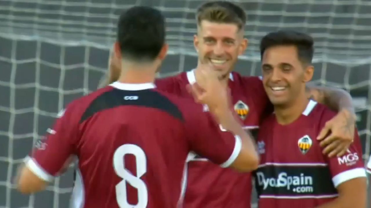 El Castellón reina ante el Valencia en un partido muy bronco