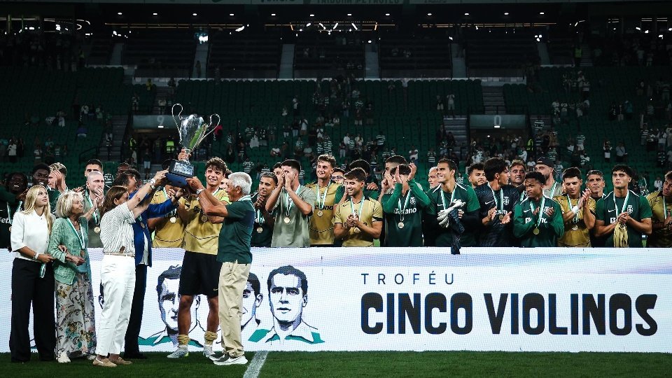 Sporting vence o Monaco de Filipe Luis e leva Troféu Cinco Violinos