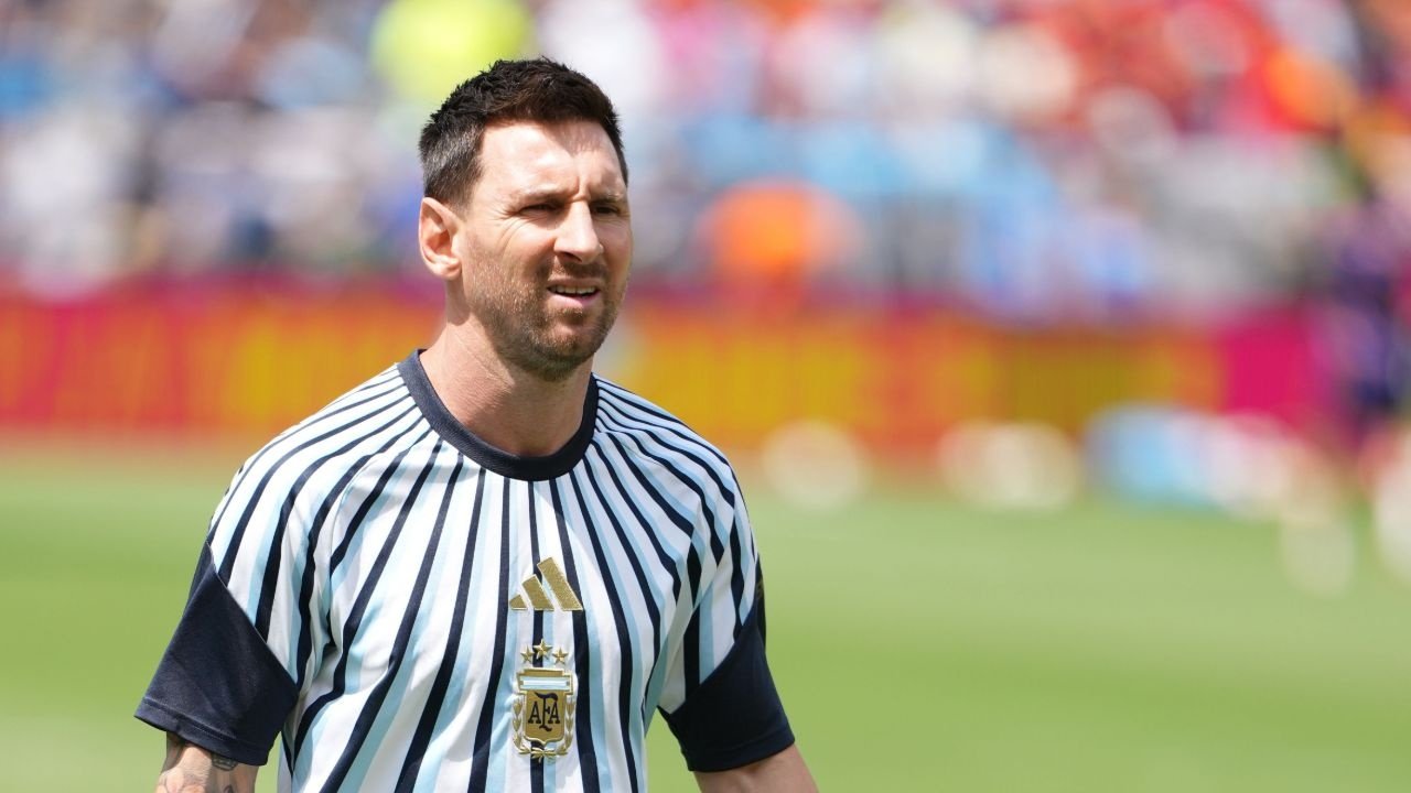 L'Argentine rend hommage à Messi : le jeu interrompu à la 10e minute