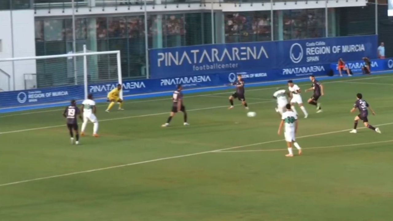 El Elche empata, pero su cantera se muestra