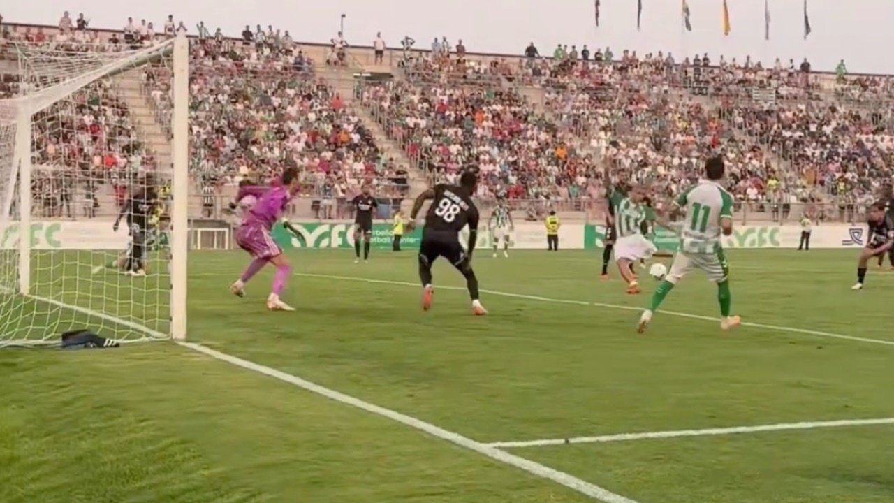 El Betis deja al Lyon fuera de la línea