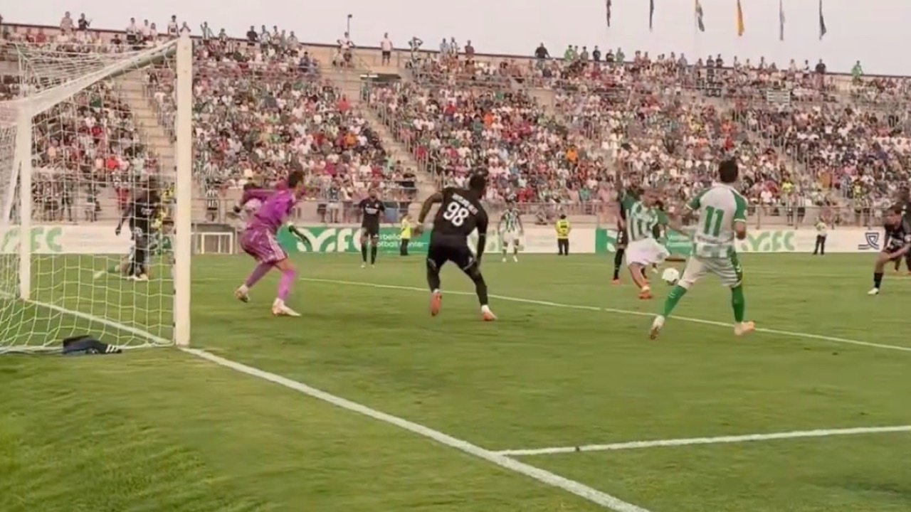 El Betis deja al Lyon fuera de la línea