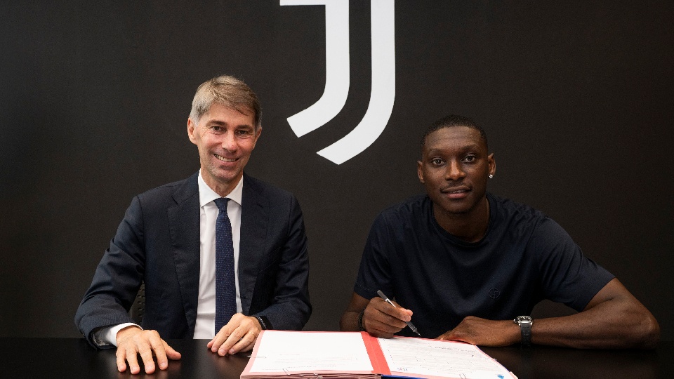 Juventus, ecco Kolo Muani: il PSG ufficializza la cessione ai bianconeri