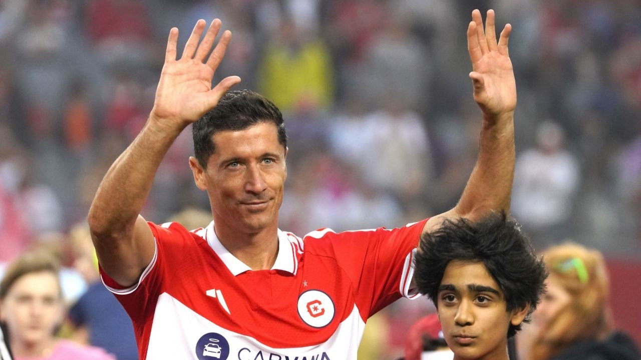 Com um bis decisivo frente ao Charlotte FC na sua terceira partida, Robert Lewandowski foi distinguido como o melhor jogador da ronda na Major League Soccer.