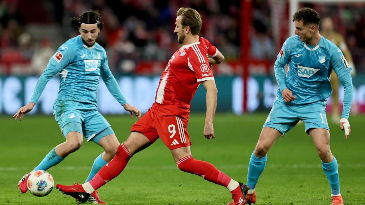 Kane sacré devant Olise : le meilleur de la Bundesliga 2025-26