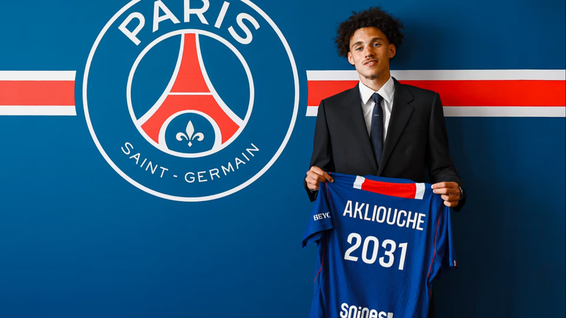 Official: PSG secure signature of Monaco starlet Maghnes Akliouche