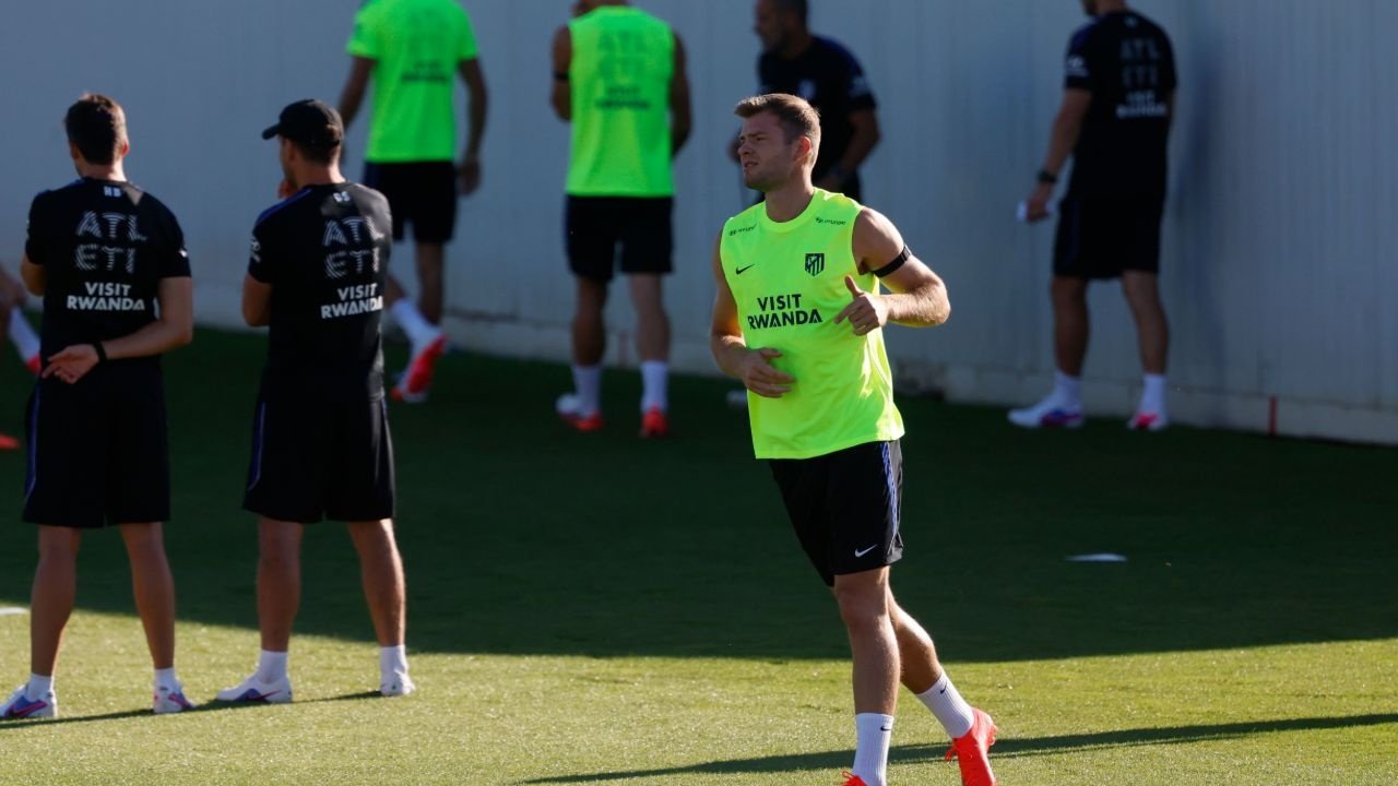 Sorloth se pierde el estreno por una contractura