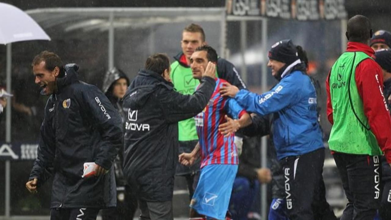 El Calcio Catania se despidió de la Serie A en 2014 y desapareció en 2022 por quiebra. Meses después, nació una nueva entidad jurídica: Catania Football Club.