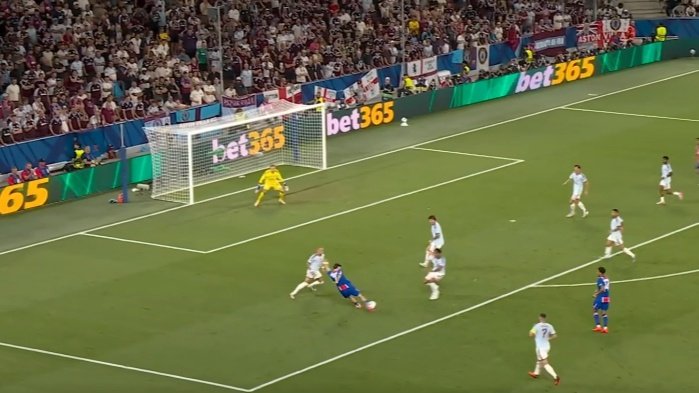 Ese empeine es de cemento: ¡golazo de Kvaratskhelia!