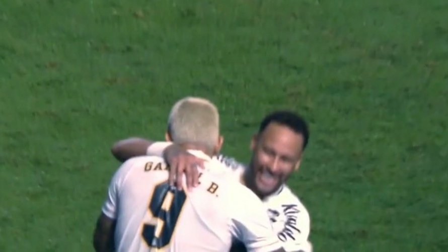 Atacante marca diante do Macará e entra para a seleta lista de jogadores do clube alvinegro.