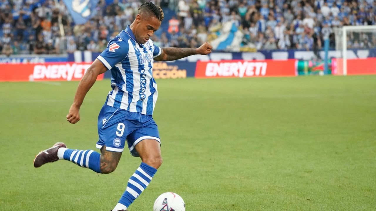Tris dell'Alavés al Getafe nel debutto della Liga 2026-27. Uno scatenato Mariano, autore di un gol e due assist, trascina i suoi al Mendizorroza.