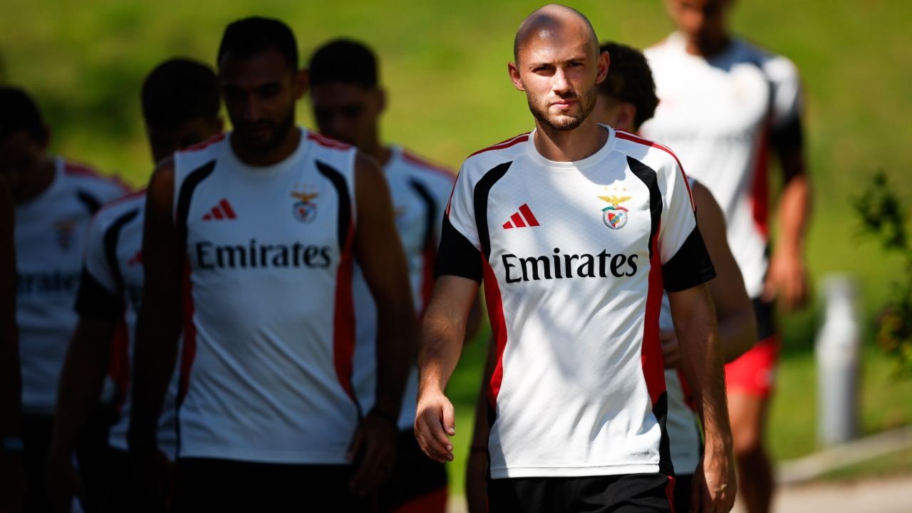 Benfica viaja para o Funchal com Aursnes entre os convocados