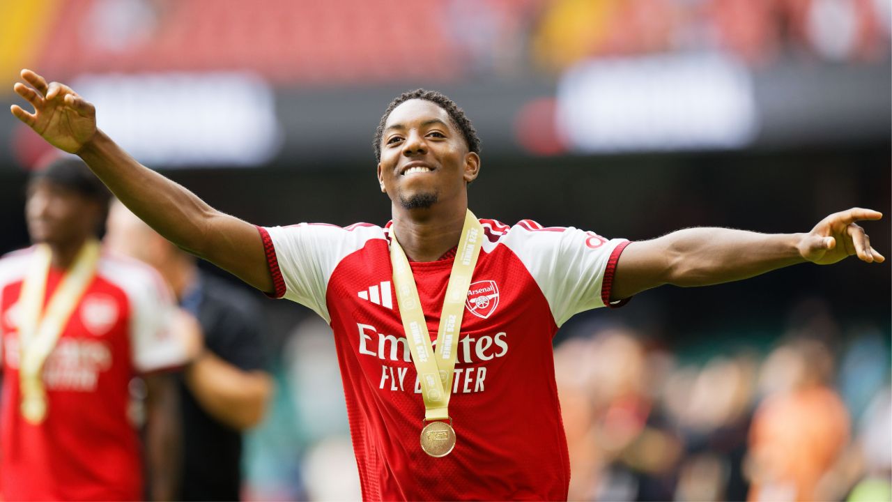 Lewis-Skelly brushes off Manchester United rumours: "It was never noise"