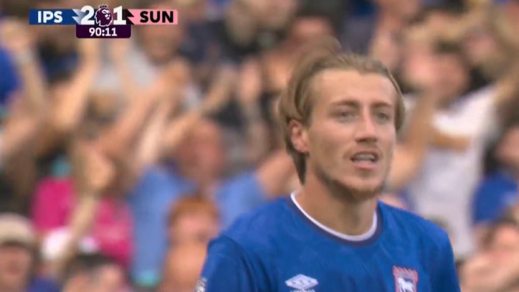 Ipswich 2-1 Sunderland: Late Clarke strike breaks Angulo hearts