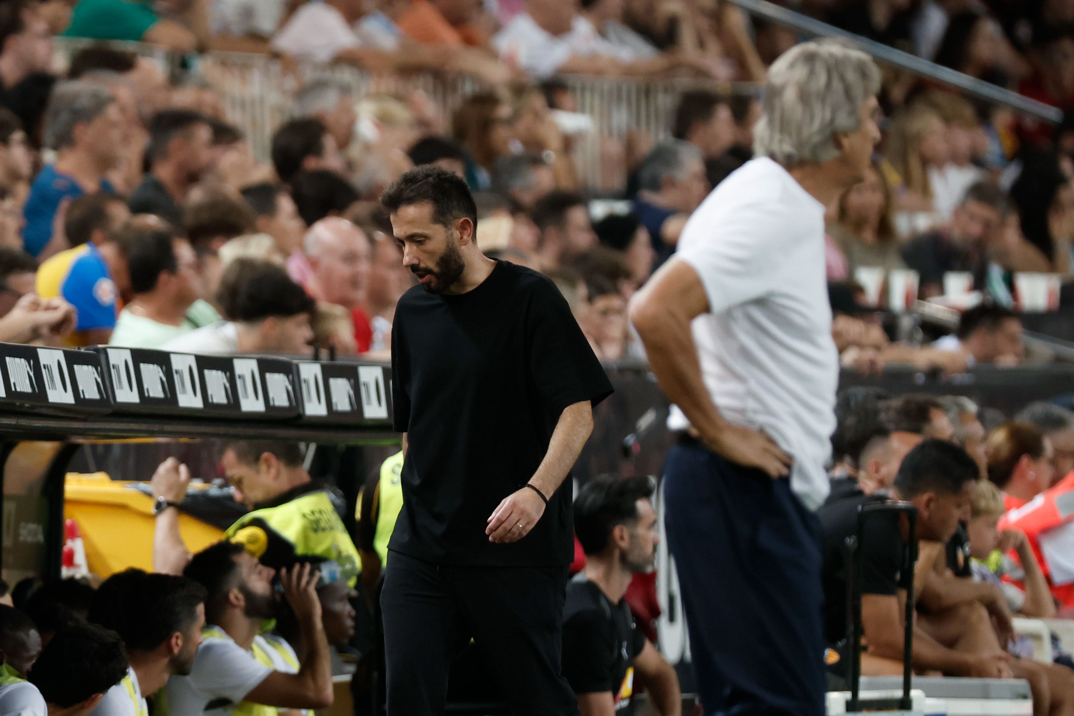 Official: Valencia sack Corberan