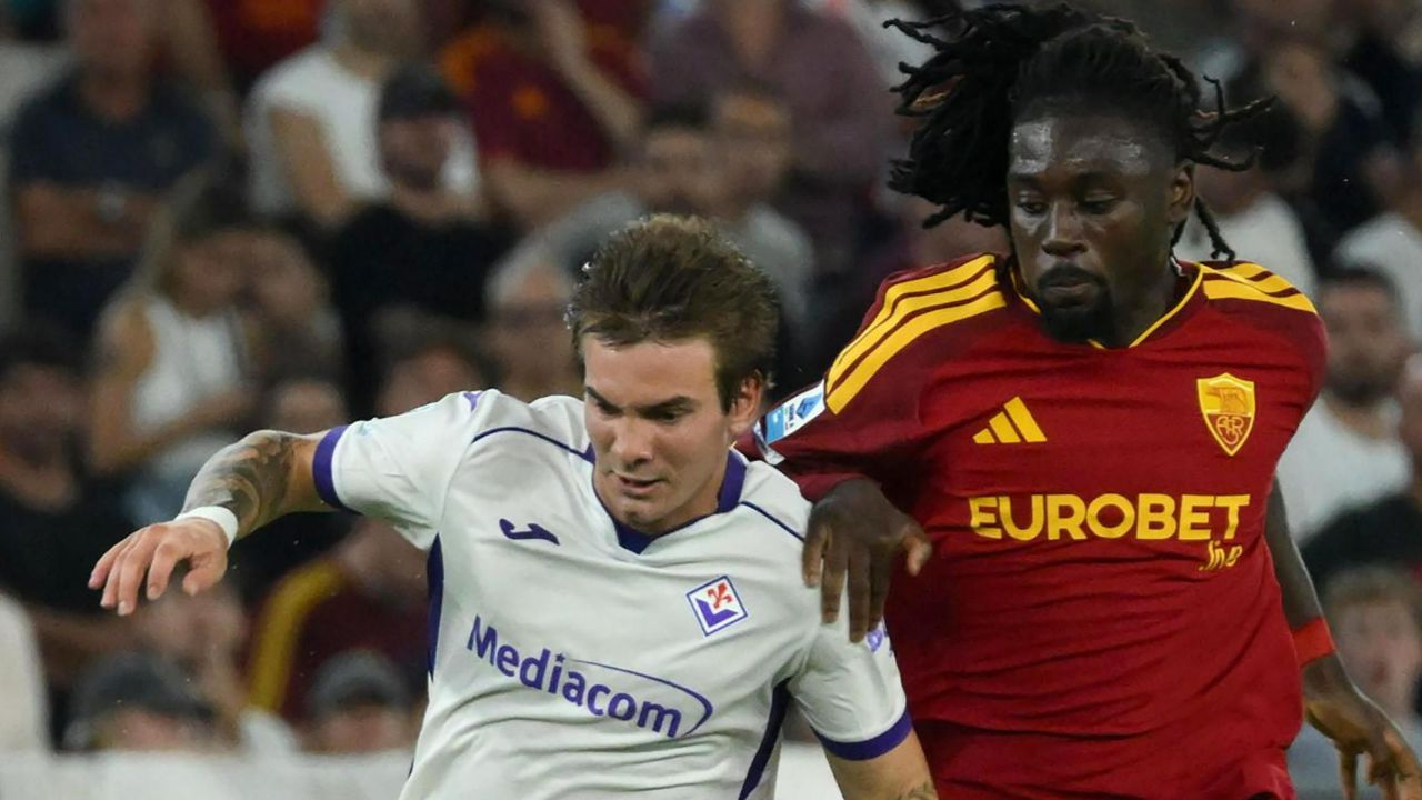 Manu Koné entra na mira do Chelsea para suprir possível saída de Enzo