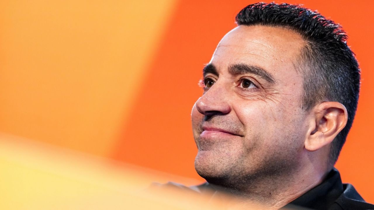 La primera gran pregunta con Xavi: ¿cree en los tres centrales?
