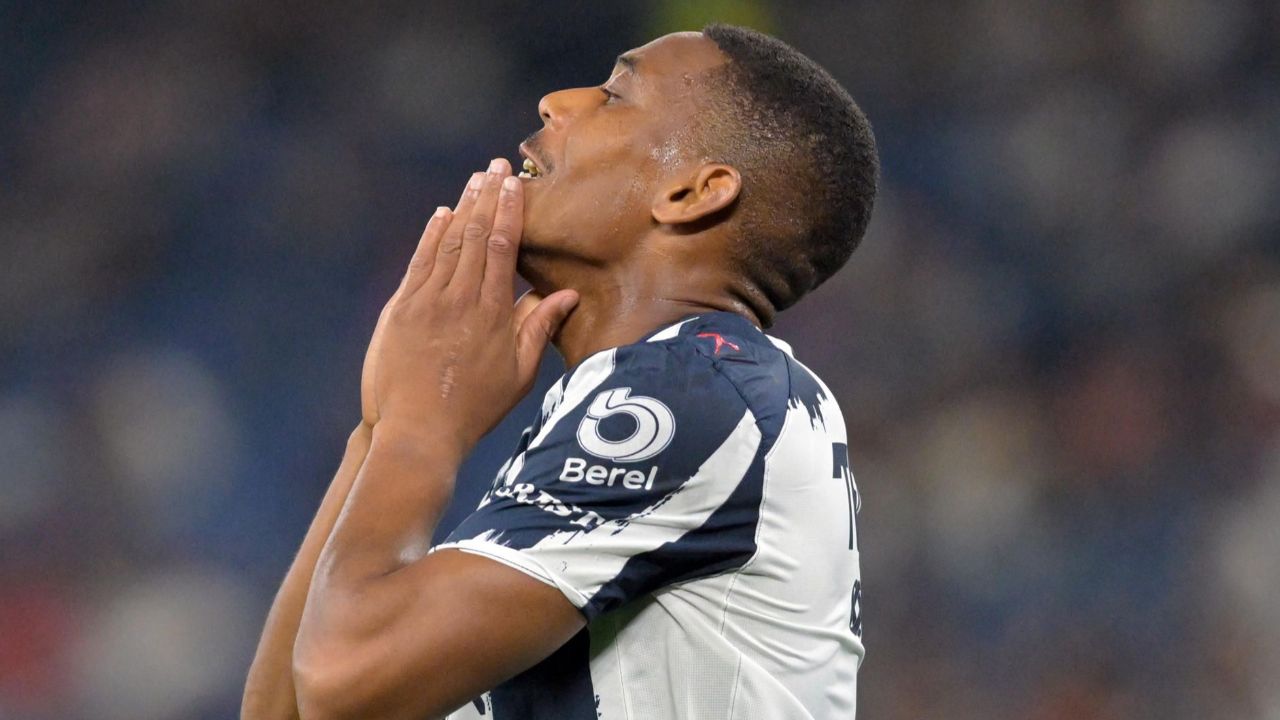 Why Everton should be cautious of bringing in former injury-prone Man Utd striker Martial
