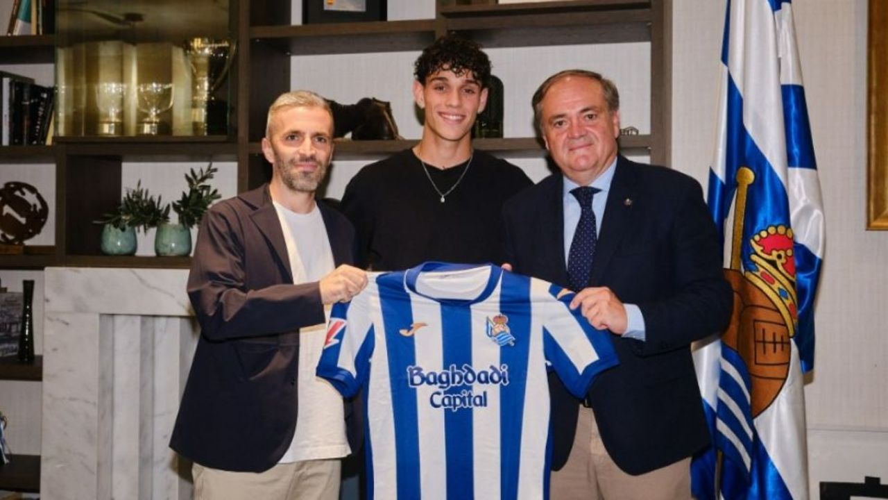 Héctor Fort firma por la Real hasta 2031