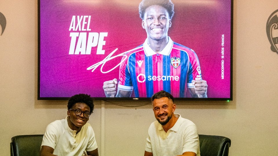 El Levante y el Bayer Leverkusen han alcanzado un acuerdo para la cesión hasta final de temporada del centrocampista francés Axel Tape, futbolista de 19 años que se incorporará al conjunto valenciano procedente del club alemán.