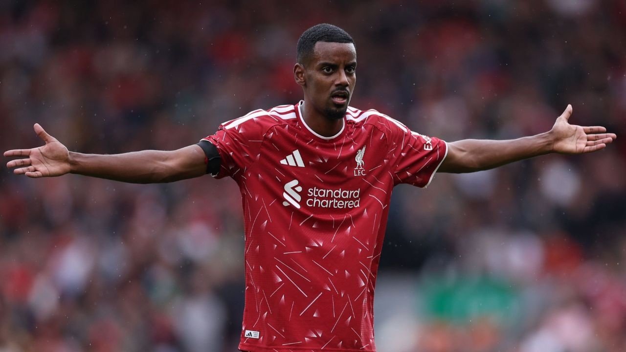 Ipswich Town 0-2 Liverpool: Isak shines as Iraola secures first win