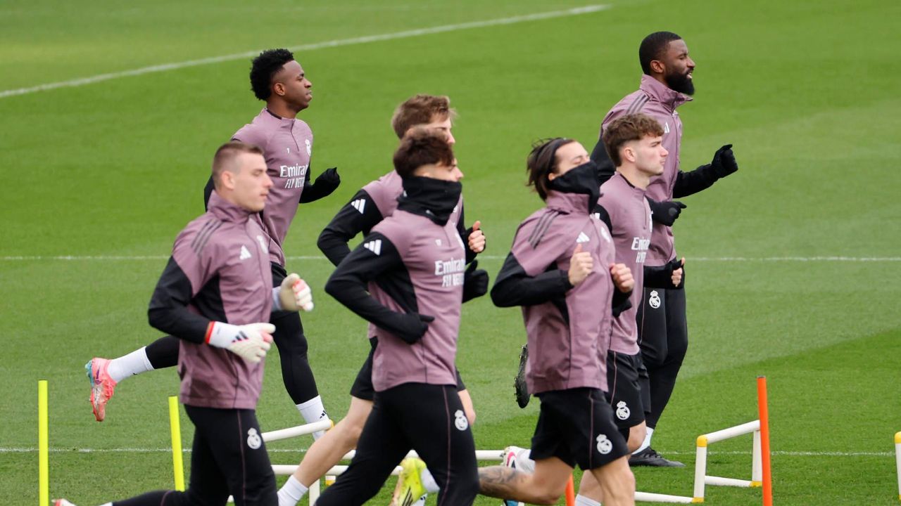 Mourinho mima Sergio Martínez no treino da equipa principal