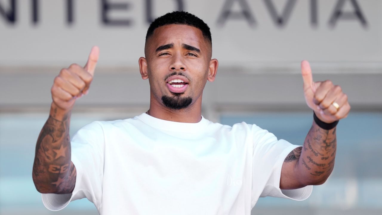 Gabriel Jesus llega a Barcelona: "¿La rodilla? Perfecta"
