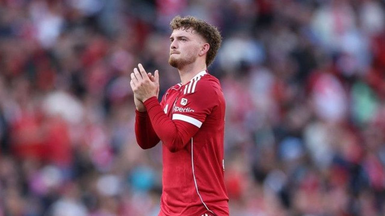Valencia strike deal for Liverpool's Harvey Elliott