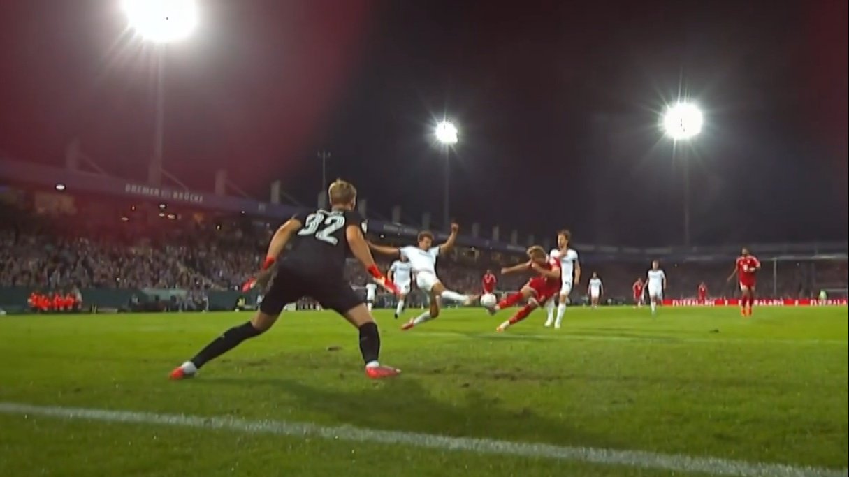 Al tercer partido y en la tercera competición, ¡primer gol de Kane!