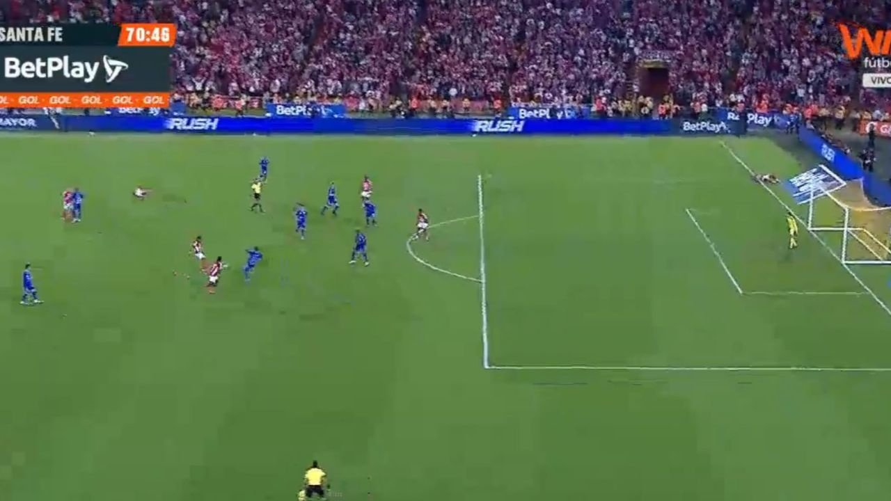 Santa Fe y Millonarios vivieron un clásico tumultuoso, tras el cambio en el banquillo del 'Embajador', en un partido marcado por los golazos visto sobre el césped.