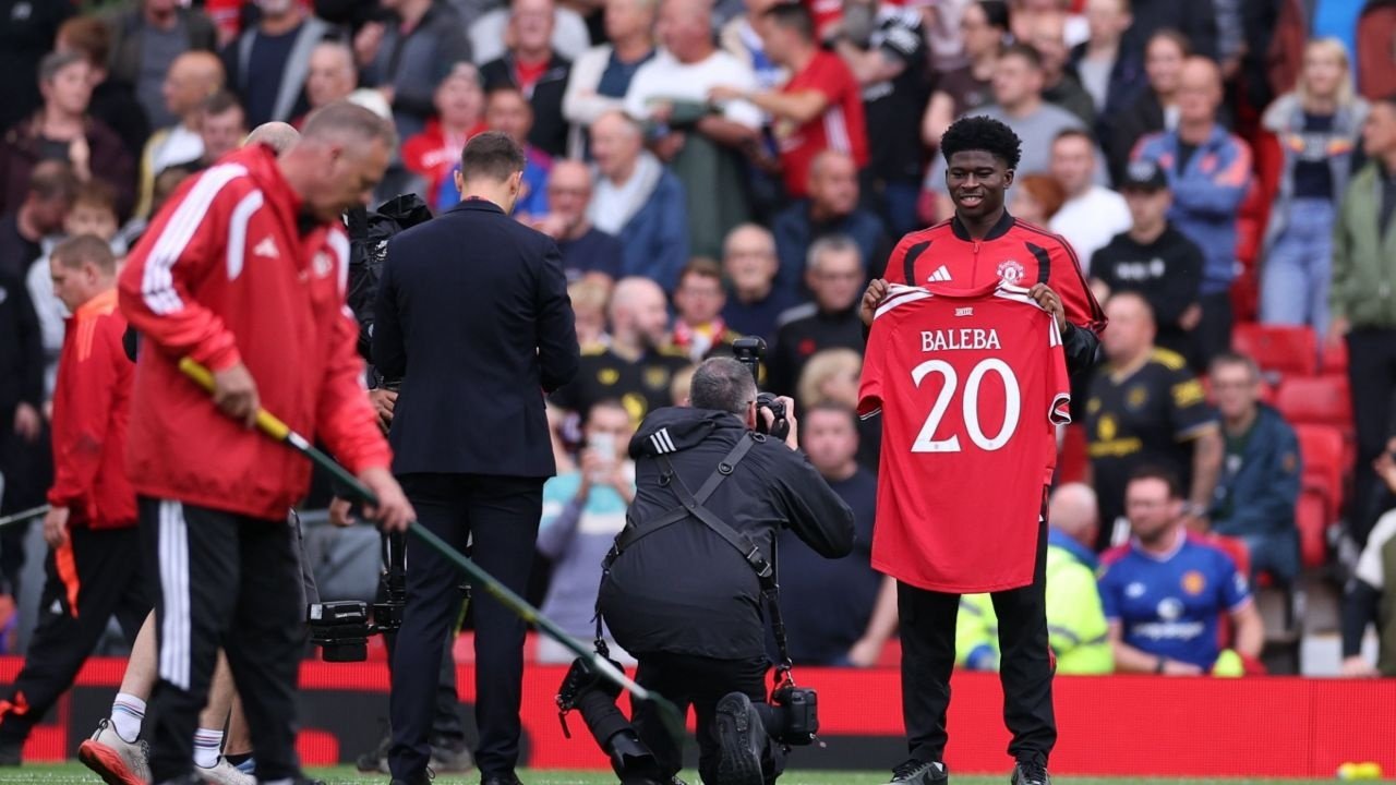 Man Utd turn to Baleba to solve midfield problem. EFE/Adam Vaughan