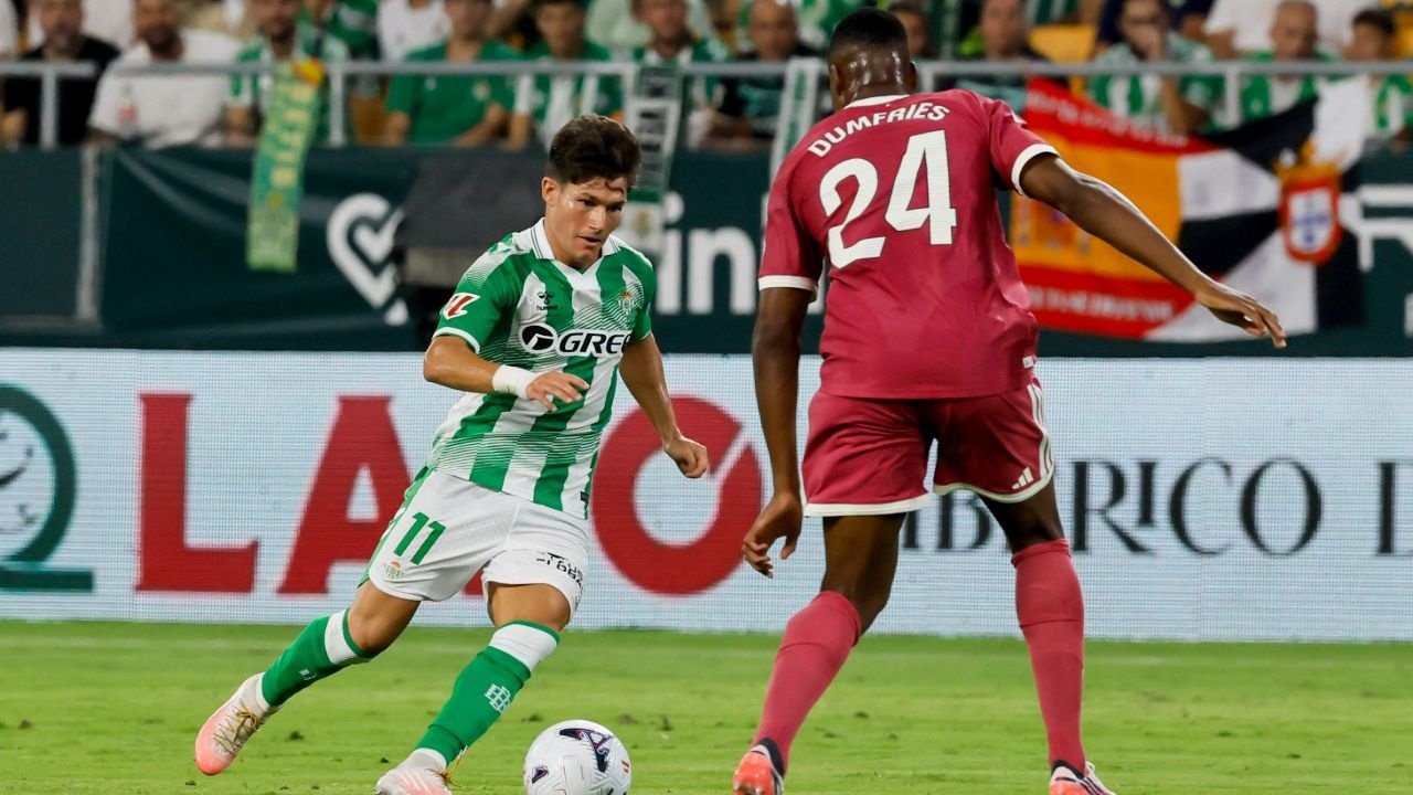 De la Fuente drafts in Fran Garcia to replace injured Grimaldo