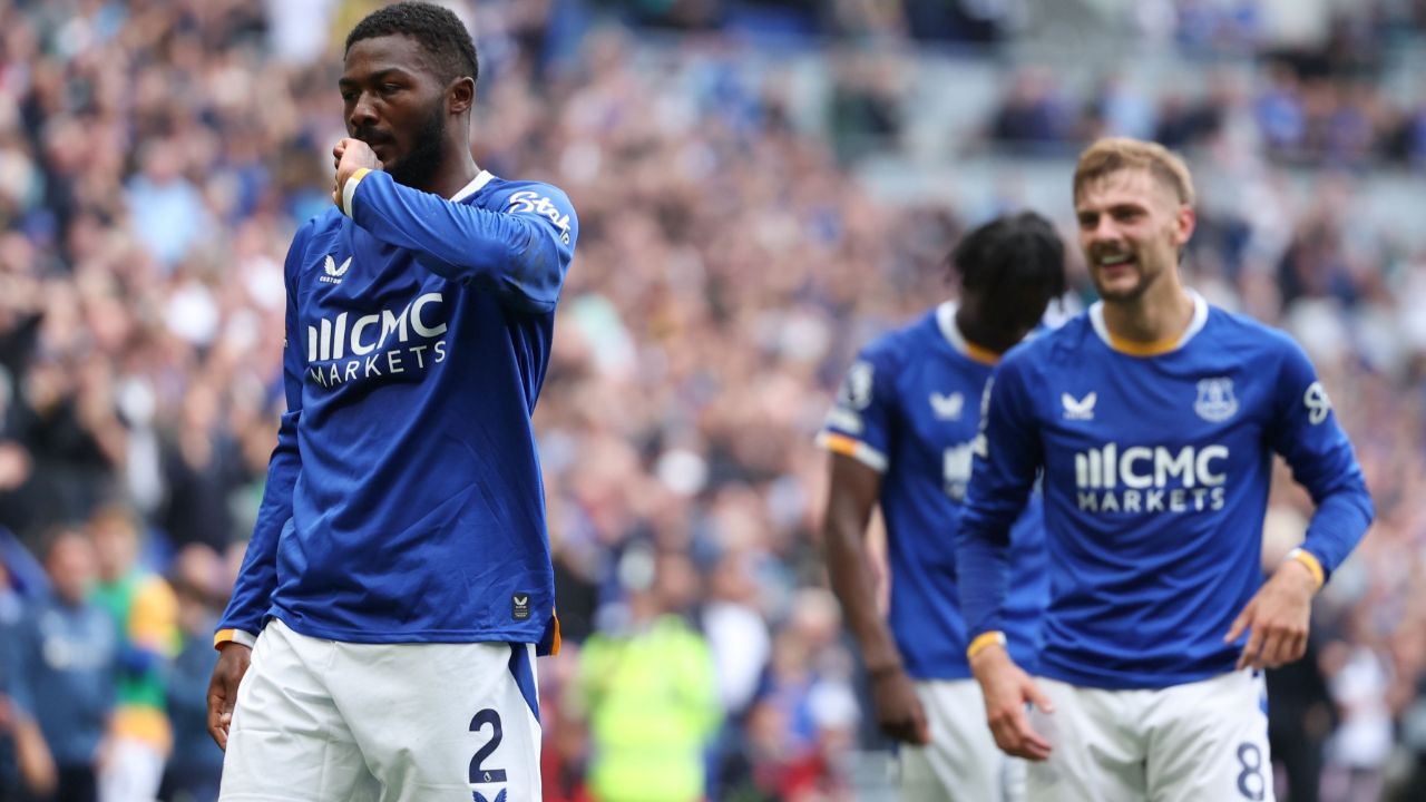 Everton 2-2 Man Utd: Maitland-Niles denies Red Devils in 96th minute