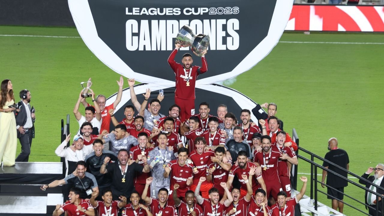 Toluca se proclamó campeón de la Leagues Cup 2026. El equipo de Antonio Mohamed se llevó el duelo mexicano por la gloria con los goles de Alexis Vega y Helinho.