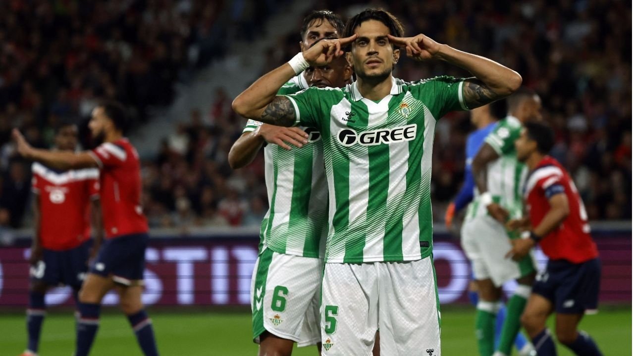 O Real Betis regressou à Champions League pela porta grande, conquistando um suado triunfo por 2-3 no terreno do Lille, com um bis de Bartra e um golo de Parrott.