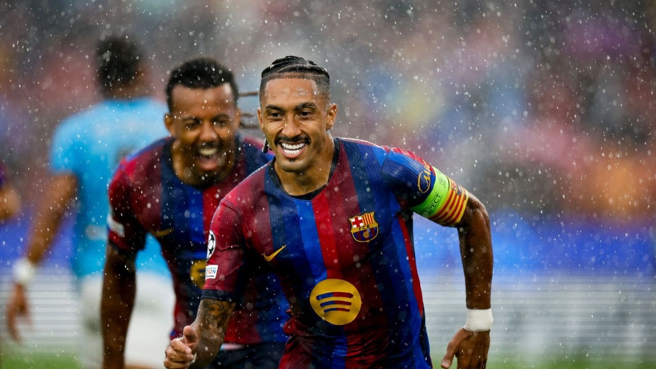 Raphinha renova com o Barcelona até 2030