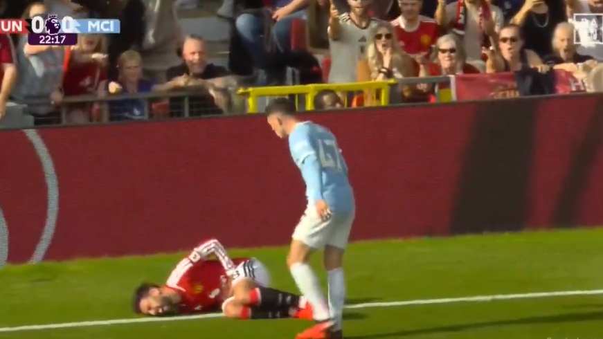 Foden, follia nel derby: rosso diretto al 23' per un calcio a Bruno