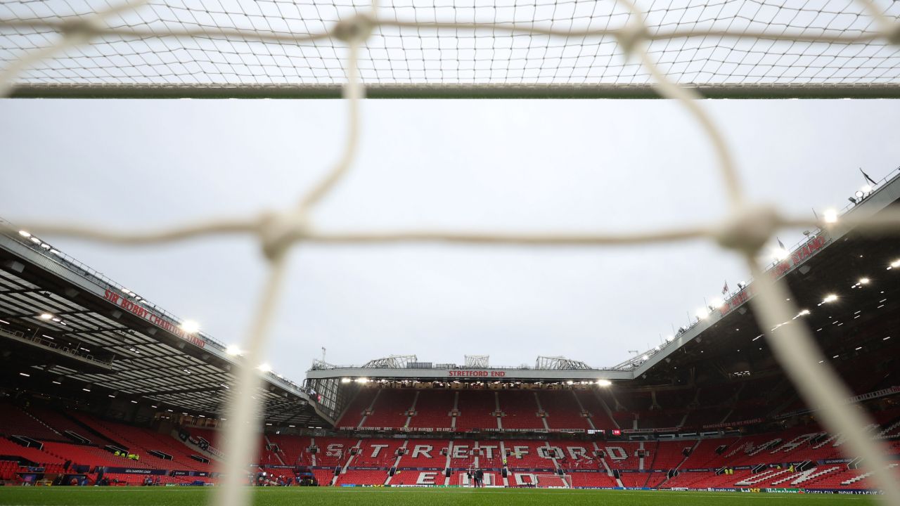 Manchester United saddled with staggering £1bn debt