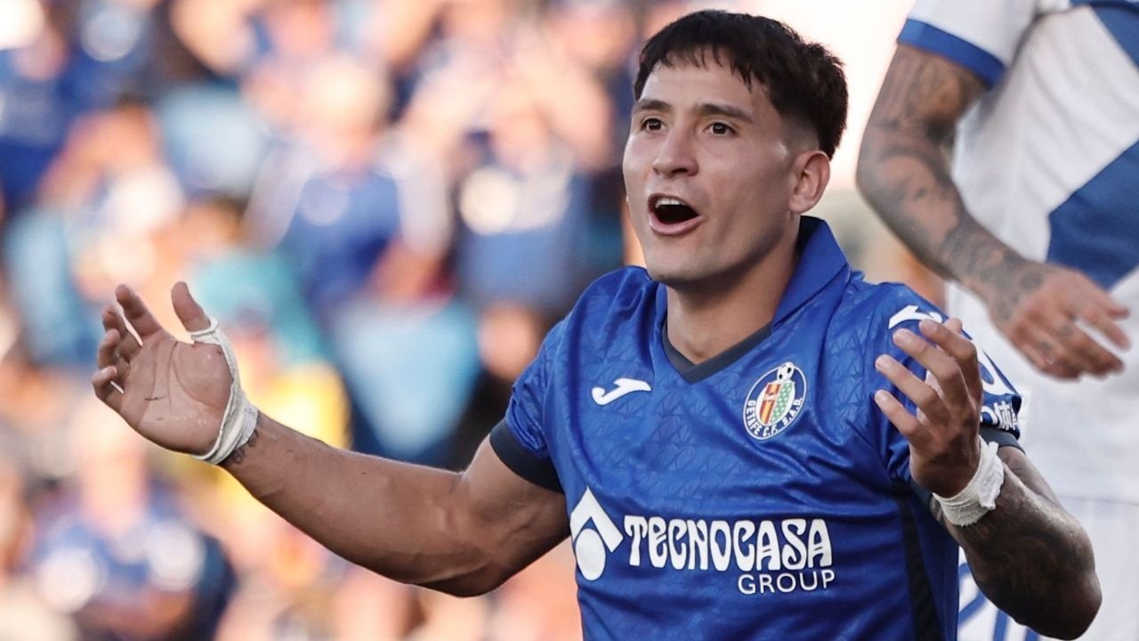 Martín Satriano abandona la Selección por lesión. EFE