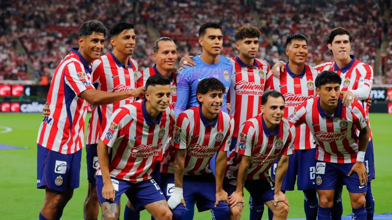 Chivas no podrá contar con seis efectivos para el partido ante Querétaro. El 'Rebaño Sagrado' está mermado por la citación de cinco jugadores con México y la lesión de un jugador.