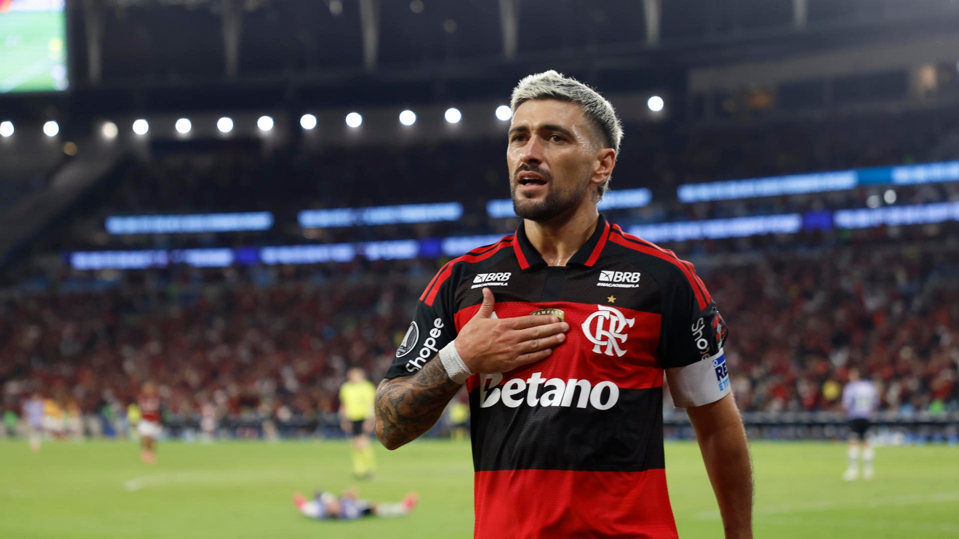 O 'Rubro-Negro' empatou em 1 a 1 com o Independiente del Valle, nesta quinta-feira, no Maracanã, diante de 63.534 torcedores, confirmando a vaga nas semifinais da Libertadores.