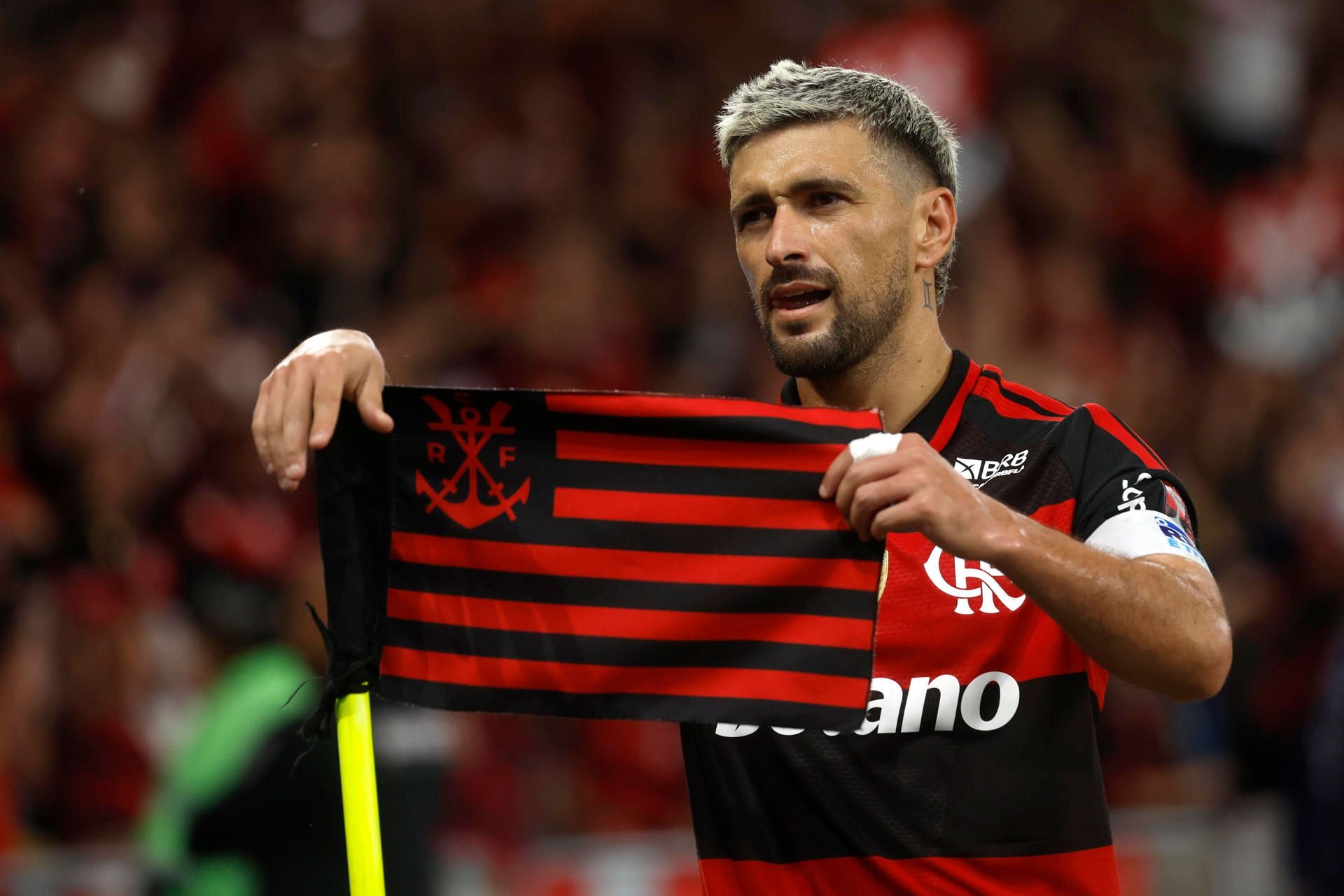 Flamengo e Bahia foram os únicos clubes das Séries A e B a votar contra a redução do limite de estrangeiros no Brasileirão.