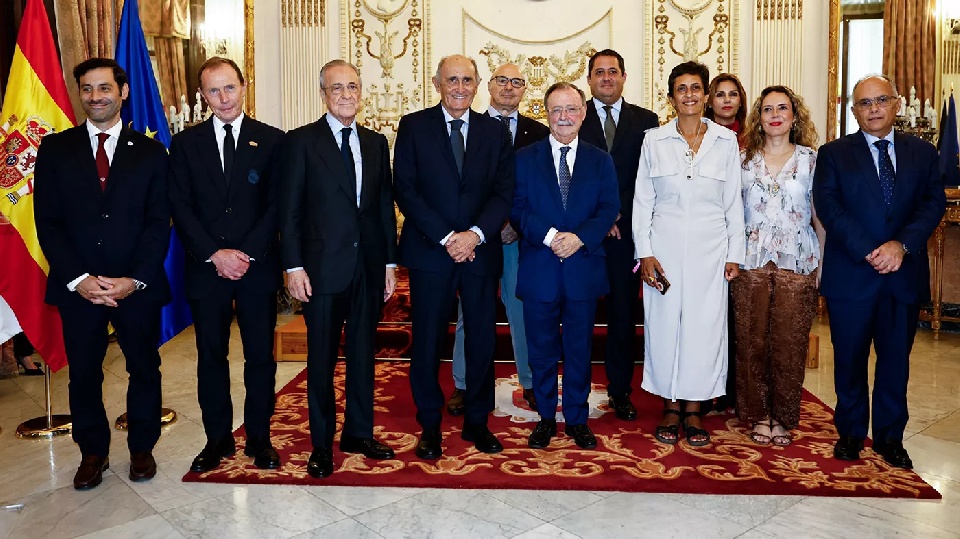 Real Madrid: tra le polemiche sulle magliette Florentino visita Ceuta