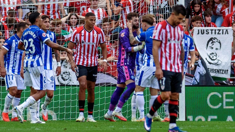 Athletic Club y Deportivo Alavés empataron 0-0 tras un partido denso en el que Antonio Sivera volvió a ser protagonista. El meta aguantó el empate deteniéndole un penalti a Oihan Sancet.