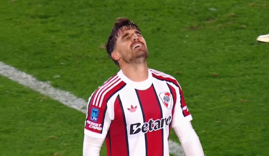 River Plate encajó este sábado su primera derrota en la era del entrenador Leonardo Ponzio al caer por 1-2 ante Huracán en la décima jornada del Torneo Clausura del fútbol argentino.