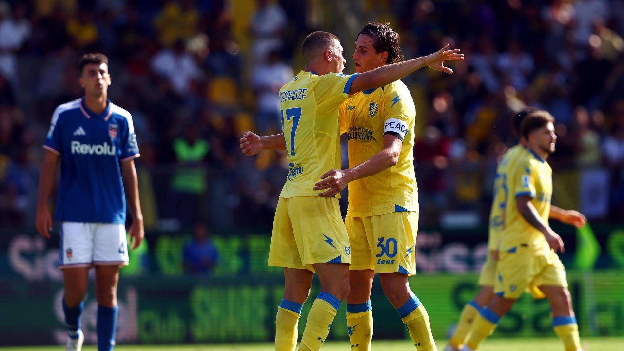 Frosinone 2-0 Como: la primera derrota de Cesc