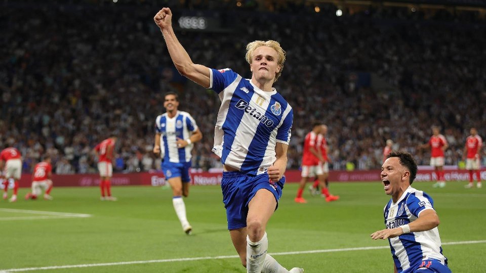 Porto 3-1 Benfica: da expulsão de Lenglet ao brilho do Dragão