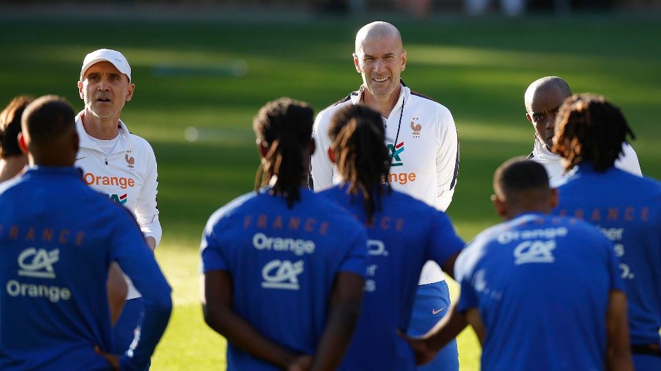 Nueva era en Francia con Zidane: "Mirad mi sonrisa, lo hemos pasado bien"