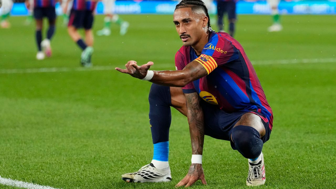 Raphinha e De Jong tornano tra i convocati contro il Betis