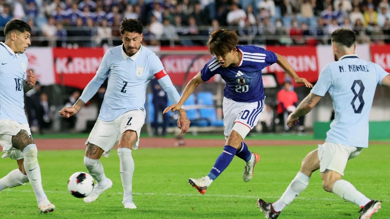 Japón 3-1 Uruguay: el añadido empaña el estreno de Forlán